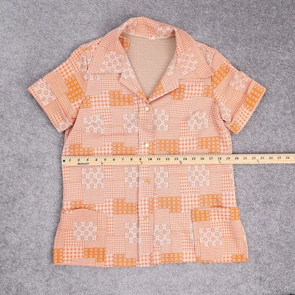 Vintage 60s/70s Women's Disco Chest 19in Short Sleeve Full Button Collared Shirt - Picture 4 of 9